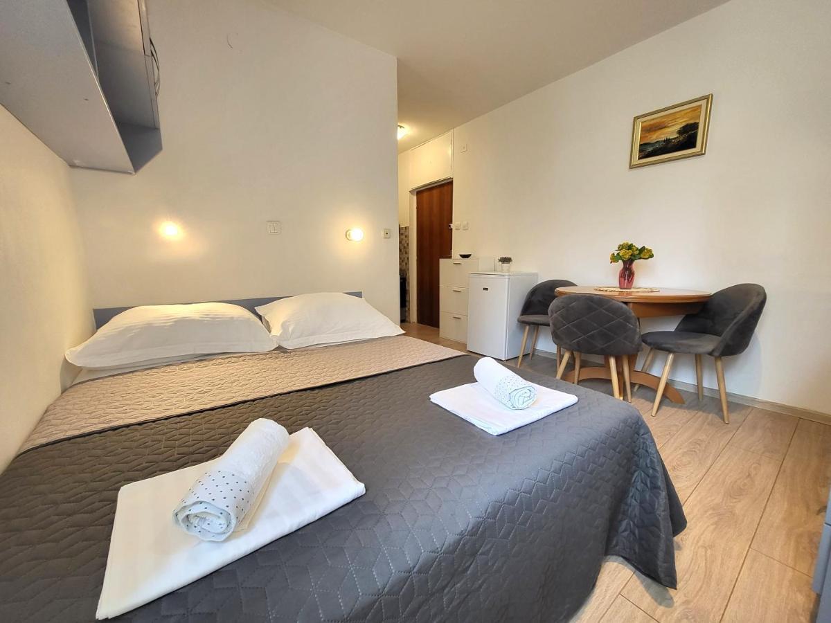 Mali Apartman U Centru Makarska Dış mekan fotoğraf
